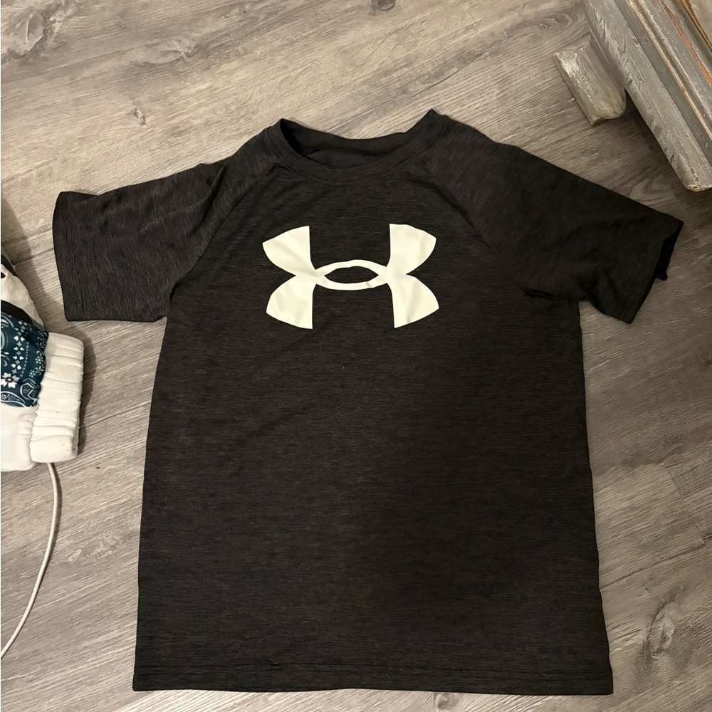 Under Armour Black Short Sleeve Tee